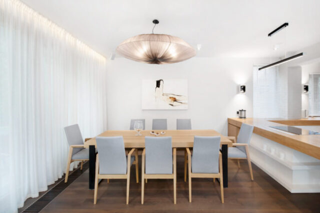 podłoga dębowa warstwowa wędzona kolor D15 220 mm szeroka deska jadalnia Wrocław